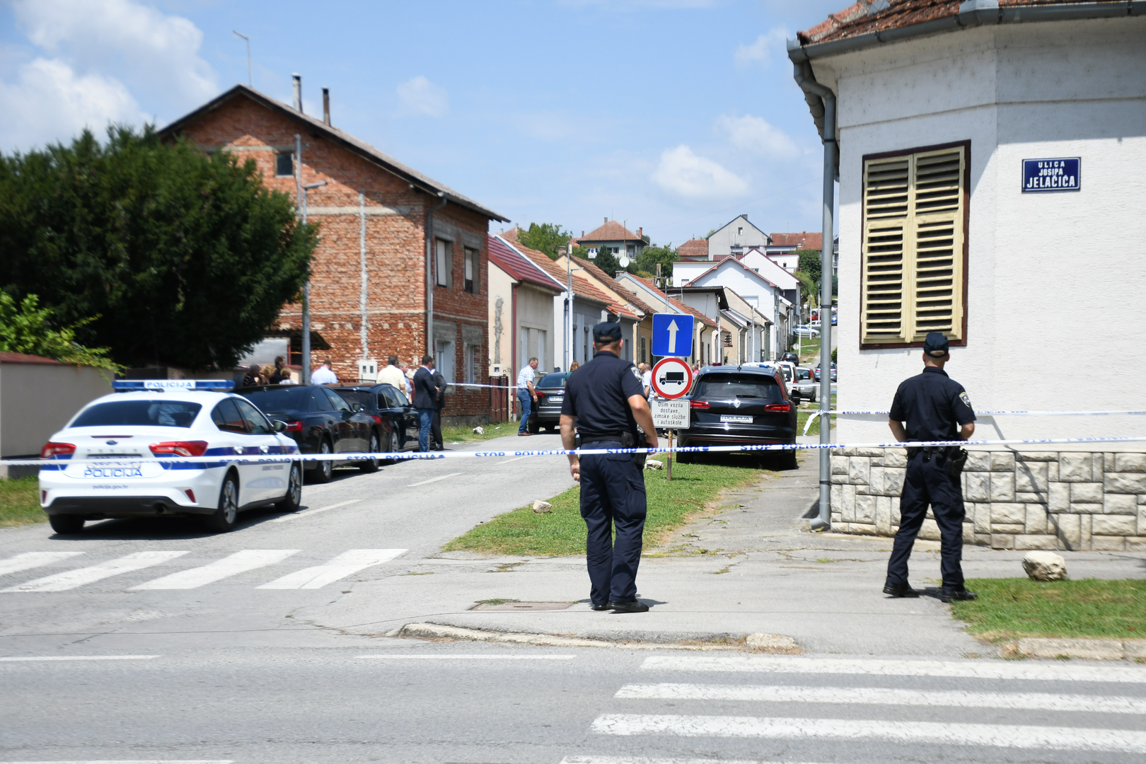 22.07.2024., Daruvar - U Domu za starije i nemocne osobe u Mazuranicevoj ulici muskarac je poceo pucati po ljudima te je petero osoba smrtno stradalo dok se ostalima pruza lijecnicka pomoc.  Photo: Damir Spehar/PIXSELL