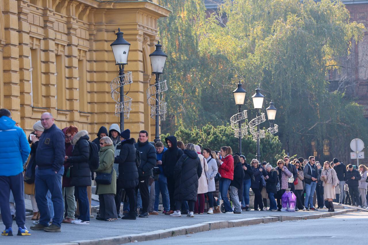 Zagreb: Tradicionalno veliki red za ovogodišnje ulaznice za balet Orašar u HNK