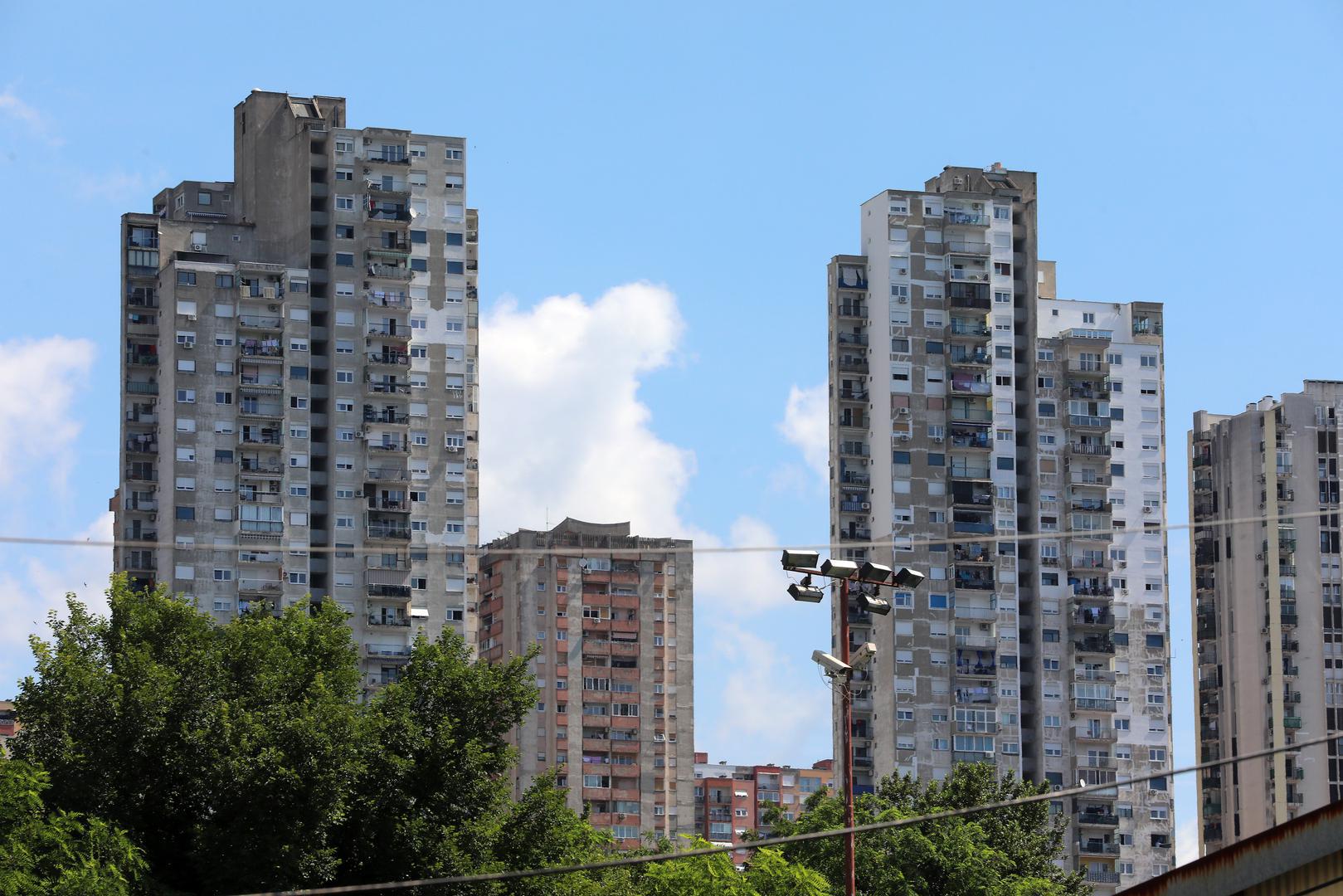 Na trećem mjestu su dva nebodera "blizanca" na adresi Franje Čandeka 23a i 23b u Rijeci. Visoki 96 m, imaju 28+2 kata i izgrađeni su 1975. godine.  Zgrade su poznate po tome što su jedini stambeni neboderi te visine u Rijeci, s pogledom na Kvarnerski zaljev.