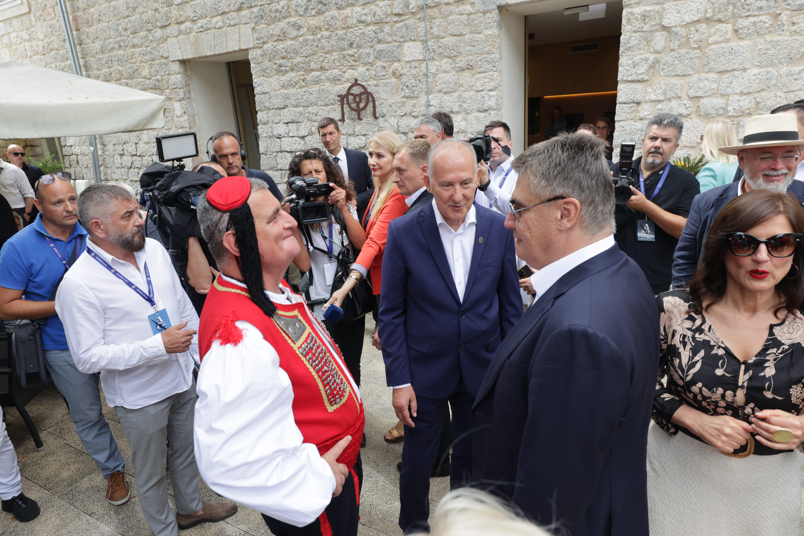 06.08.2023., Sinj - Predsjednik Zoran Milanovic u drustvu supruge Sanje Music Milanovic stigao na 308. Sinjsku Alku. Photo: Zvonimir Barisin/PIXSELL