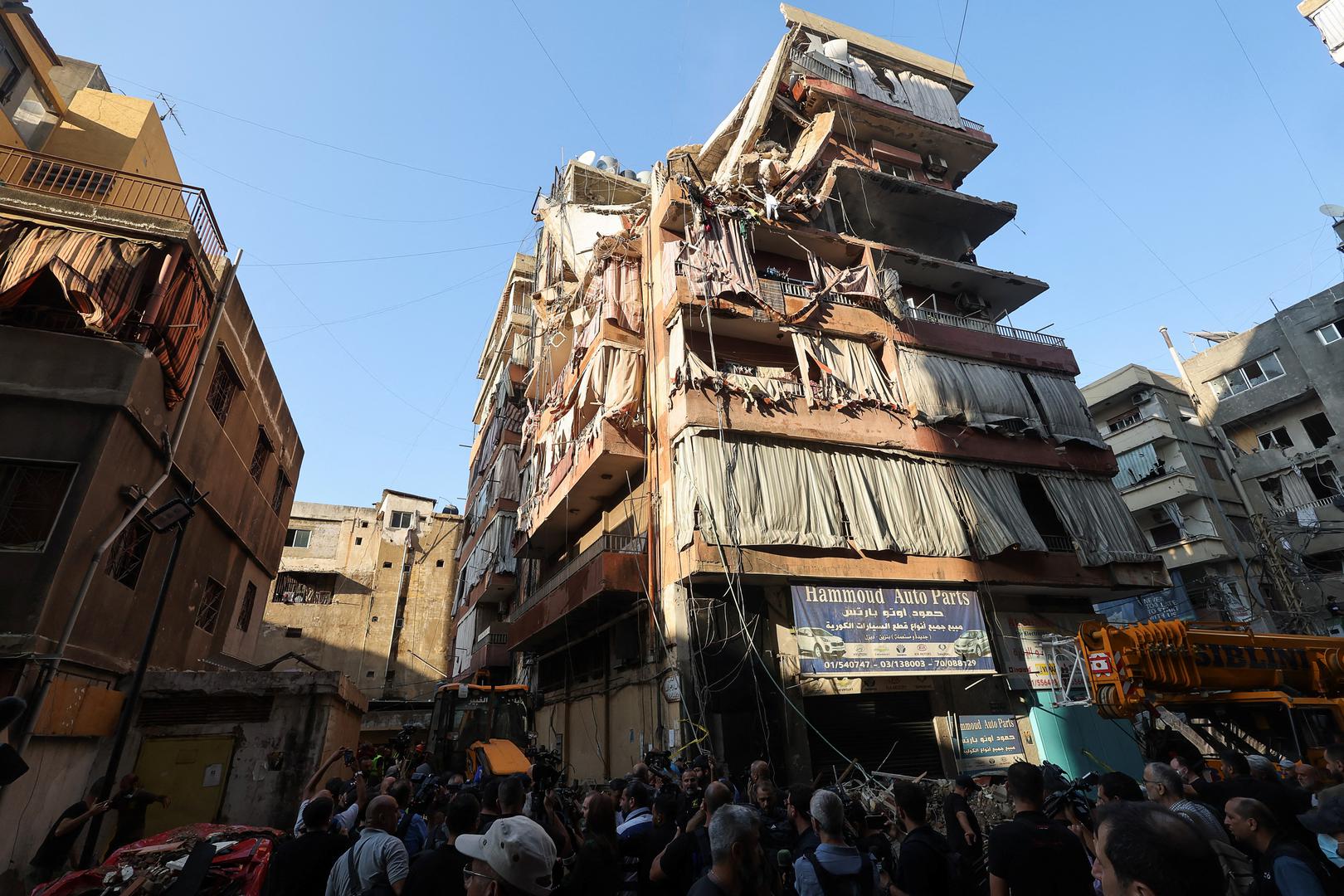 People gather at the site of an Israeli strike in Beirut's southern suburbs, Lebanon September 24, 2024. REUTERS/Amr Abdallah Dalsh Photo: AMR ABDALLAH DALSH/REUTERS