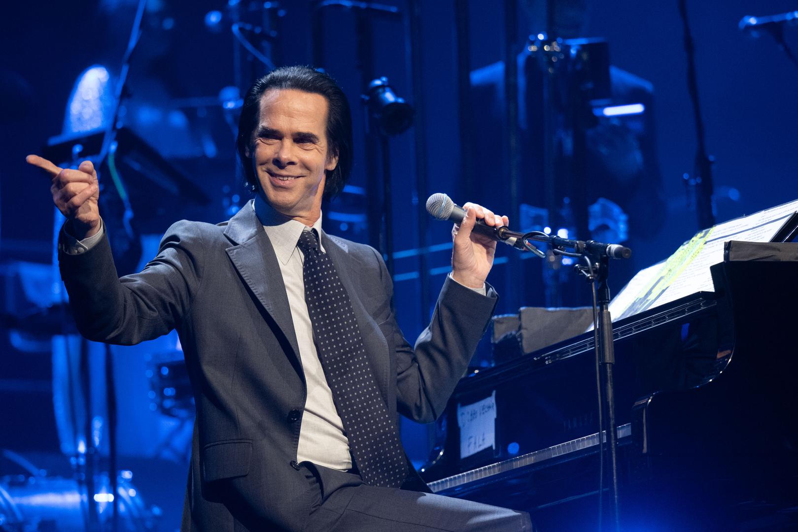 Nick Cave, jedan od najomiljenijih rokera današnjice večeras je nastupio u Areni Zagreb. Bio je ovo sedmi Caveov dolazak u Zagrebu. 