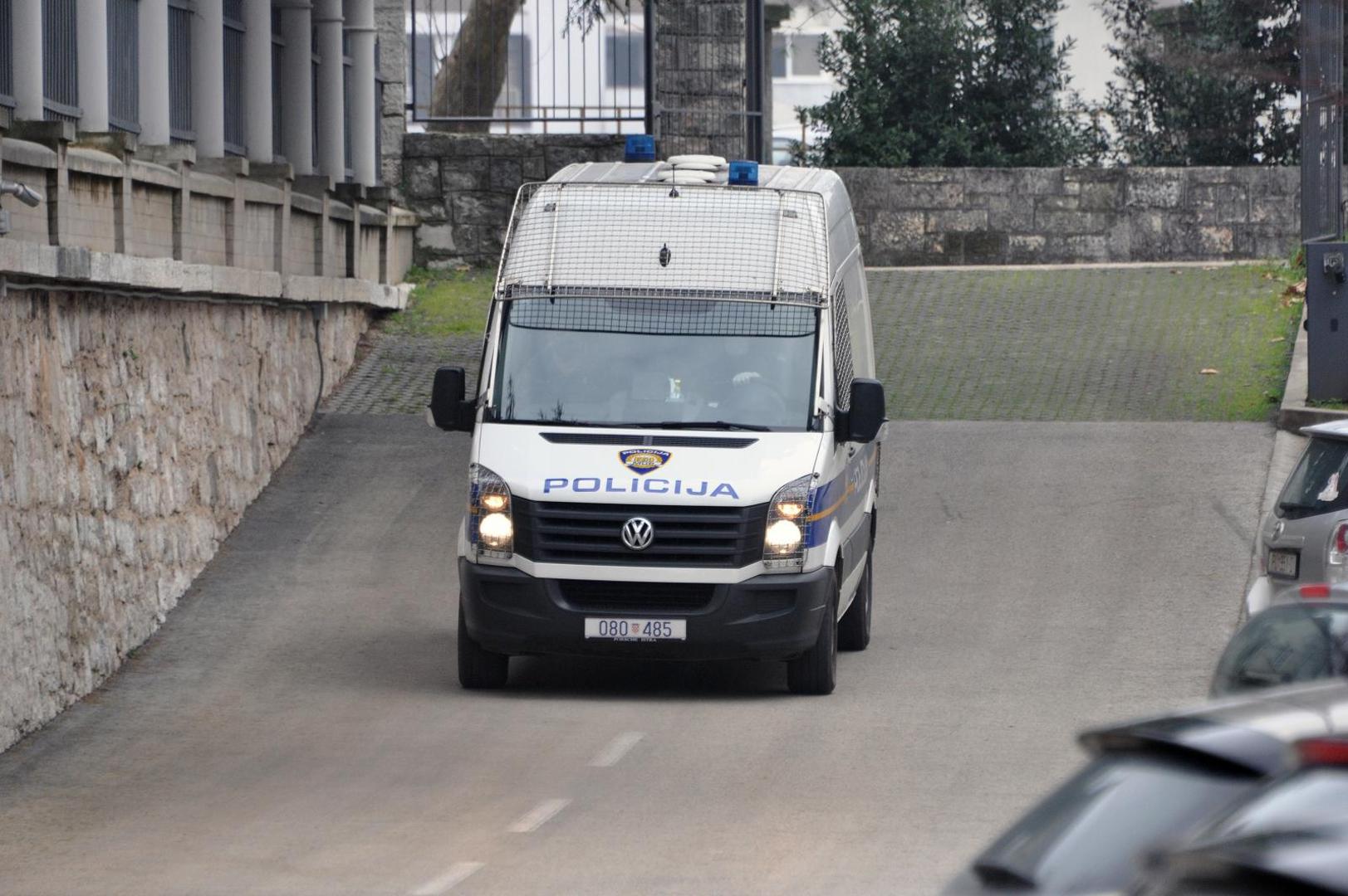 05.02.2021., Pula - U pulsko Zupanijsko drzavno odvjetnistvo, prepracen nasilnik koji je zatocio zensku osobu, te se sukobio s policajcima.
Photo: Sasa Miljevic / PIXSELL