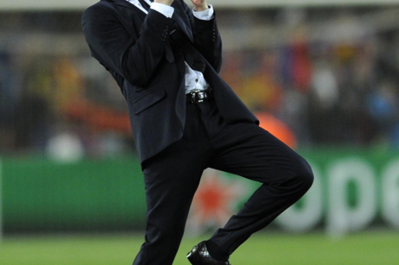 '(FILES) A picture taken on May 3, 2011 shows Barcelona\'s coach Josep Guardiola reacting during the Champions League semi-final second leg football match between Barcelona and Real Madrid at the Camp