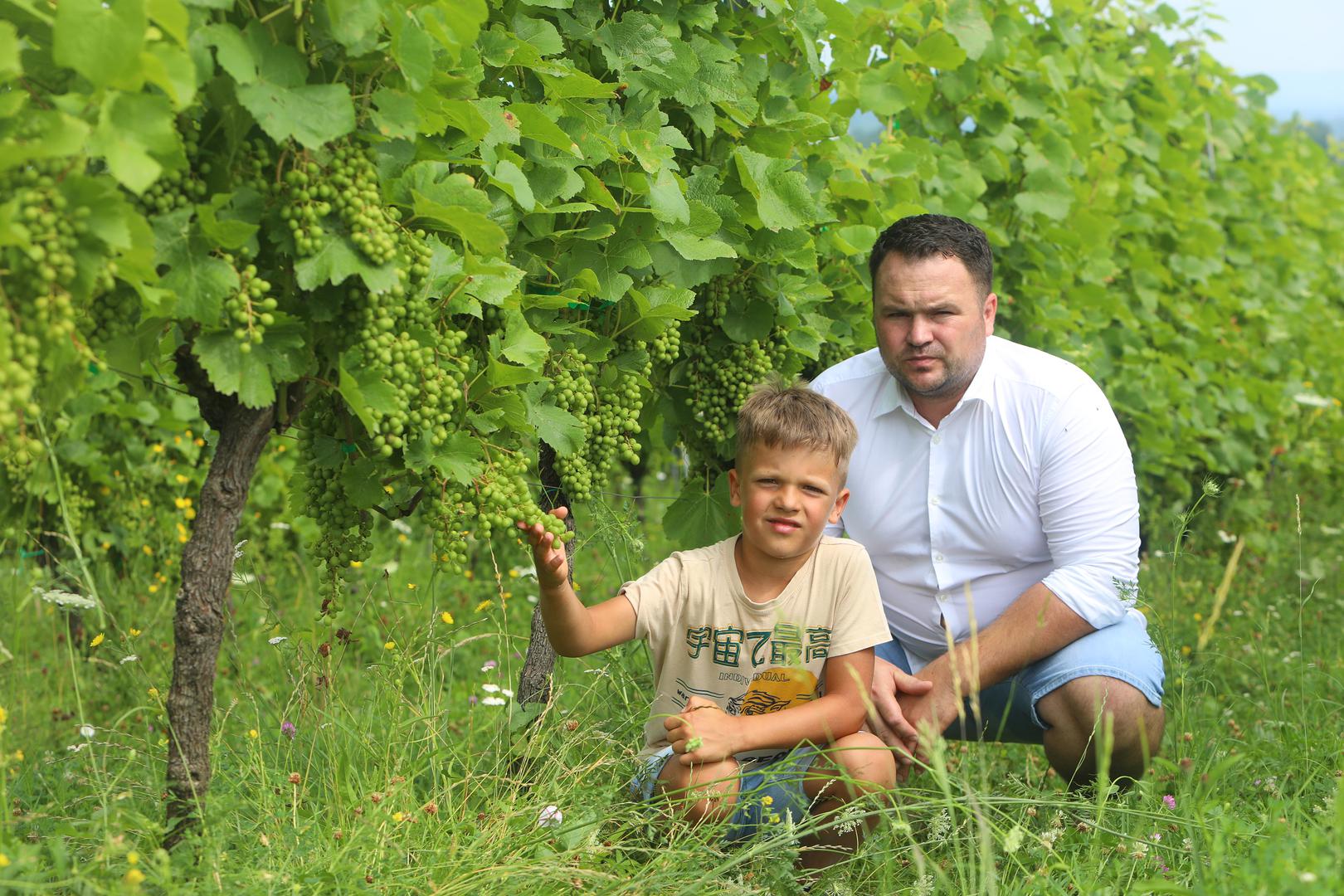 18.07.2023., Duga Resa - Izbor za najbolji OPG - Zlata vrijedan- Sajjoma, vl. Josip-Marko Butina na imanju uu Novigradu na Dobri bave se ratarstvom, stocarstvom i vinogradarstvom. Photo: Kristina Stedul Fabac/PIXSELL