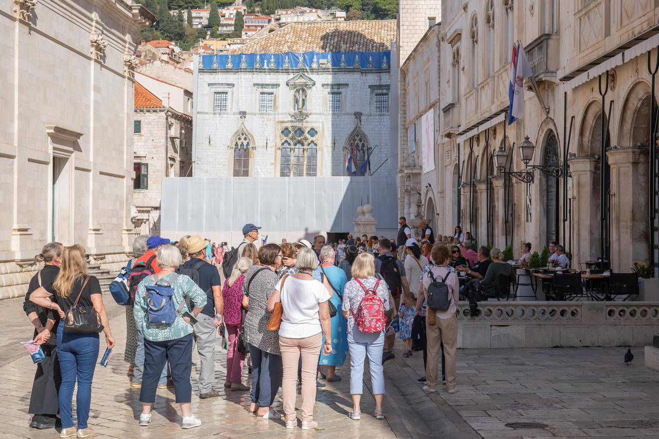 Dubrovnik kao i inače pun turista