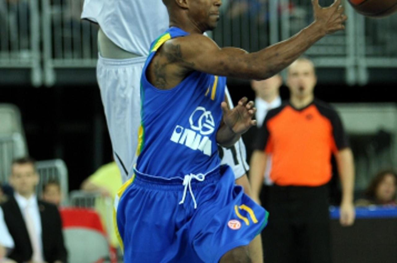 \'24.11.2011., Arena Zagreb, Zagreb - Euroliga, 6. kolo, kosarkaska utakmica izmedju KK Zagreb i Brose Baskets.  Jerod Terrance Ford, Tibor Pleiss. Photo: Sanjin Strukic/PIXSELL\'