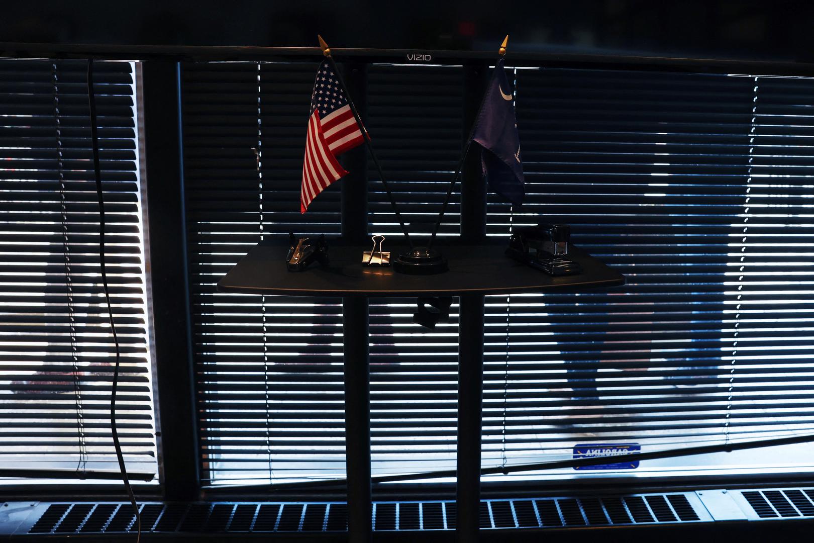 Silhouettes are seen behind a window as people wait in line to vote early in the South Carolina Republican presidential primary election at the Anderson County Board of Voter Registration and Elections in Anderson, South Carolina, U.S., February 22, 2024. REUTERS/Shannon Stapleton Photo: SHANNON STAPLETON/REUTERS