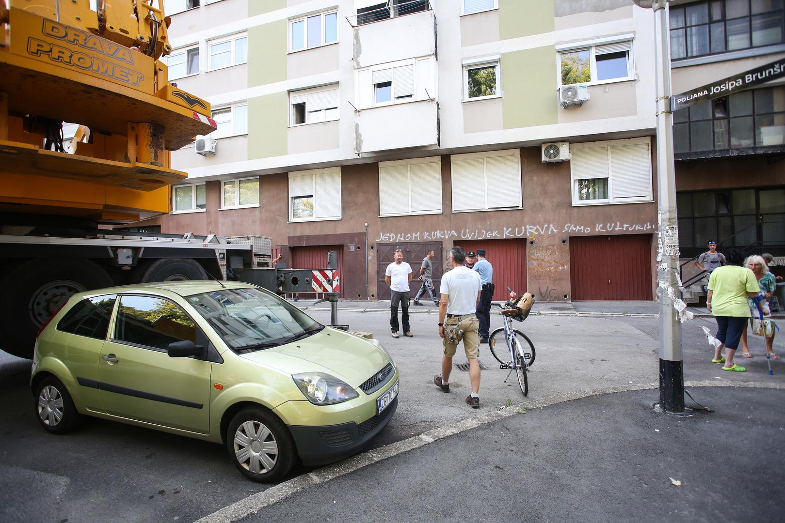 11.08.2021., Zagreb - Stanari zgrade u Alabaharijevoj ulici pobunili su se protiv postavljanja repetitora na vrh njihove zgrade. 
Photo: Zeljko Hladika/PIXSELL