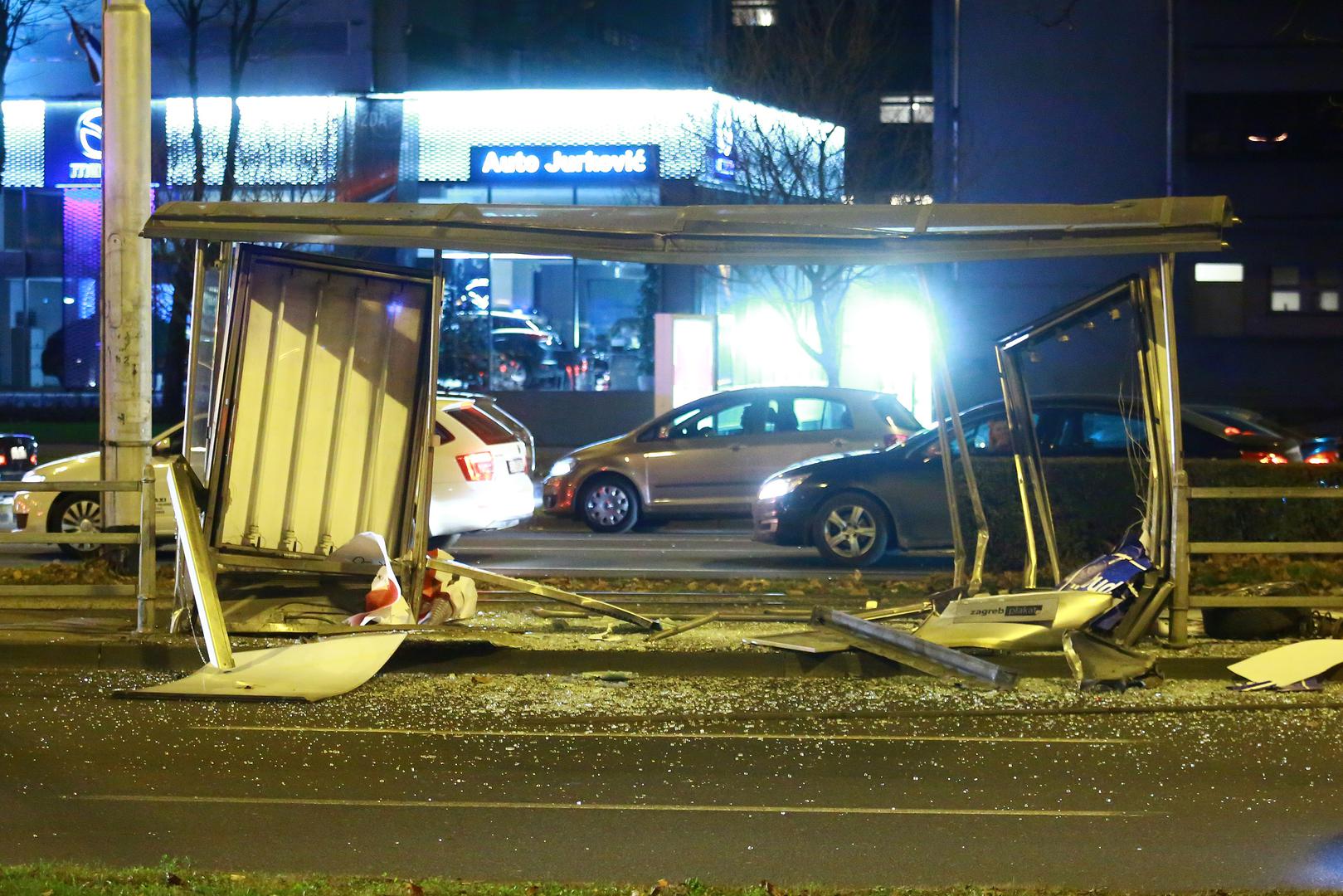 Nesreća se dogodila oko 19.30 sati blizu križanja s Avenijom Marina Držića.