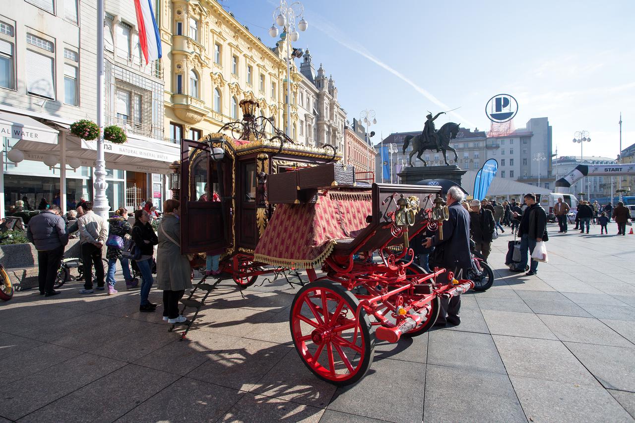 Utrka elektricnih vozila i skutera - Nikola Tesla Electric Vehicle Cup Zagreb 2015 na Trgu bana Jelacica