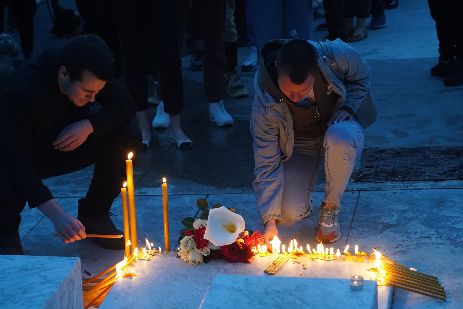 03, May, 2023, Belgrade - Citizens gathered on Cvetni trg to pay their respects to the victims of the tragedy that happened at the "Vladislav Ribnikar" Elementary School this morning when a seventh-grade grader killed eight students and a security guard. Photo: Antonio Ahel/ATAImages

03, maj, 2023, Beograd - Gradjani su se okupili na Cvetnom trgu kako bi odali pocast stradalima u tragediji koja se desila u Osnovnoj skoli "Vladislav Ribnikar" jutros kada je cenik sedmog razreda ubio osam ucenika i radnika obezbedjenja. Photo: Antonio Ahel/ATAImages Photo: Antonio Ahel/ATAImages/PIXSELL