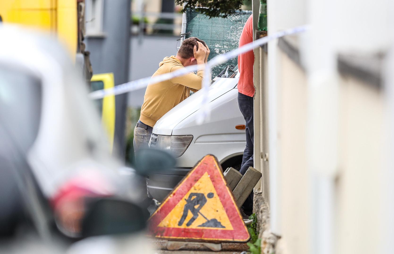 15.05.2021., Zagreb - Muskarac je preminuo nakon sto ga je u oko 13 sati zatrpala zemlja dok je kopao kanal. Na mjesto nesrece odmah su stigli vatrogasci i Hitna pomoc, ali nisu ga uspjeli spasiti. Photo: Luka Stanzl/PIXSELL