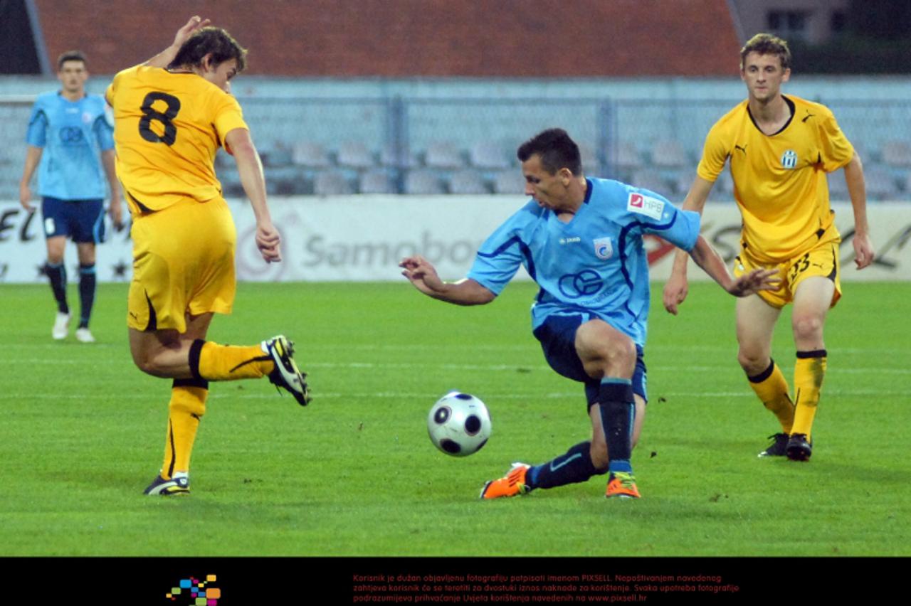 '01.10.2011., Stadion HNK Cibalia, Vinkovci - 1. HNL, 10. kolo, HNK Cibalia - HNK Lokomotiva. 11.Mladen Bartolovic,Mateo Poljak Photo: Goran Ferbezar/PIXSELL'