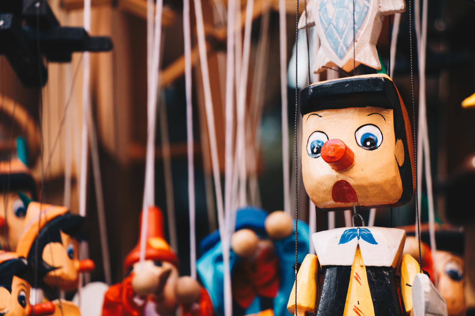 6. Pinocchio je Talijan: Priča o Pinocchiu, koju obično povezujemo s Disneyevom pričom, nastala je u Firenci pričom koju je napisao Carlo Collodi 1826. Knjiga sadrži toskanski dijalekt, nastao iz latinskog, koji je postao moderni talijanski tijekom razdoblja renesanse kada je Toskana bila trgovačko središte za ostatak zemlje.