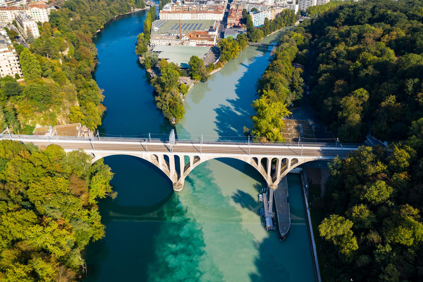 Švicarska je poznata po bajkovitim krajolicima, dubokim jezerima i prekrasnim planinama, ali malo koji turistički vodič spominje ovaj prirodni fenomen.