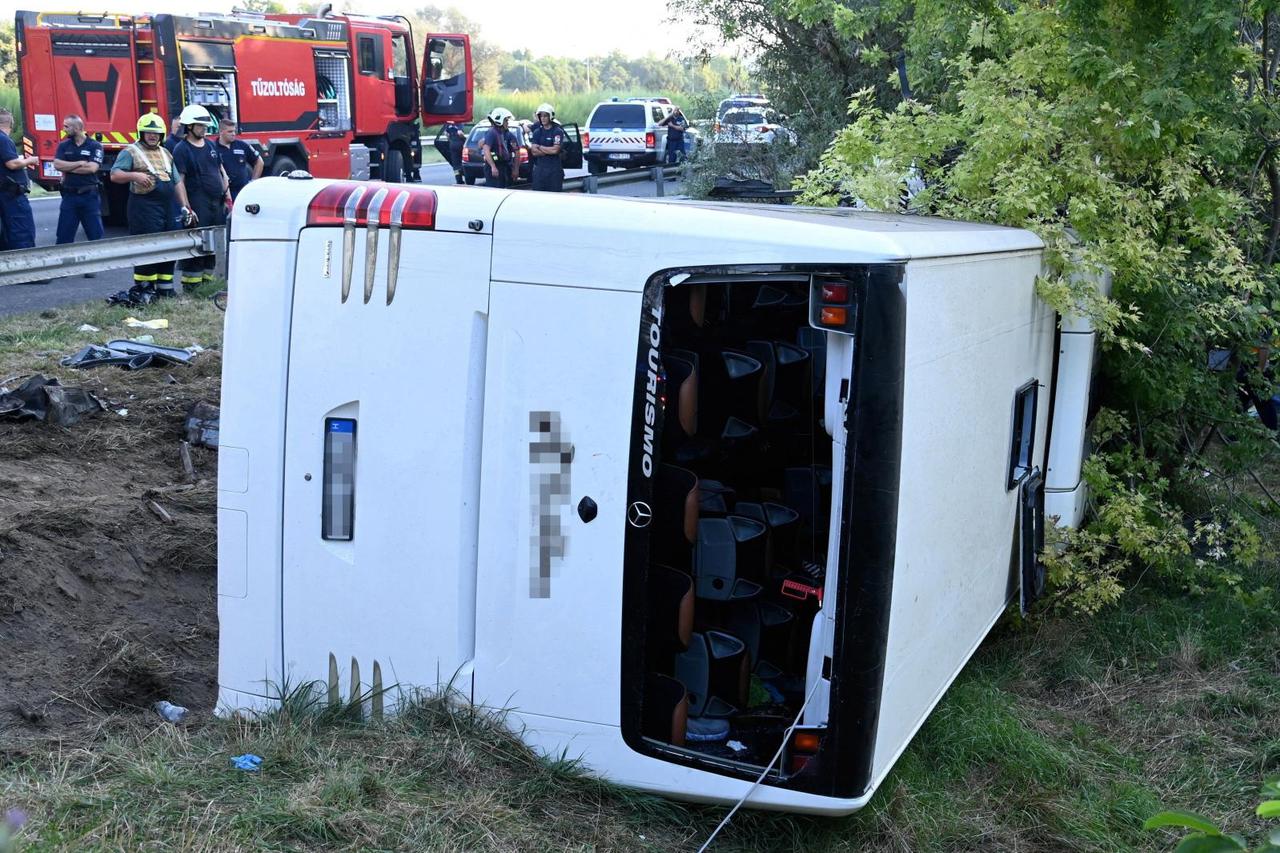 Deadly bus crash near Szabadbattyan