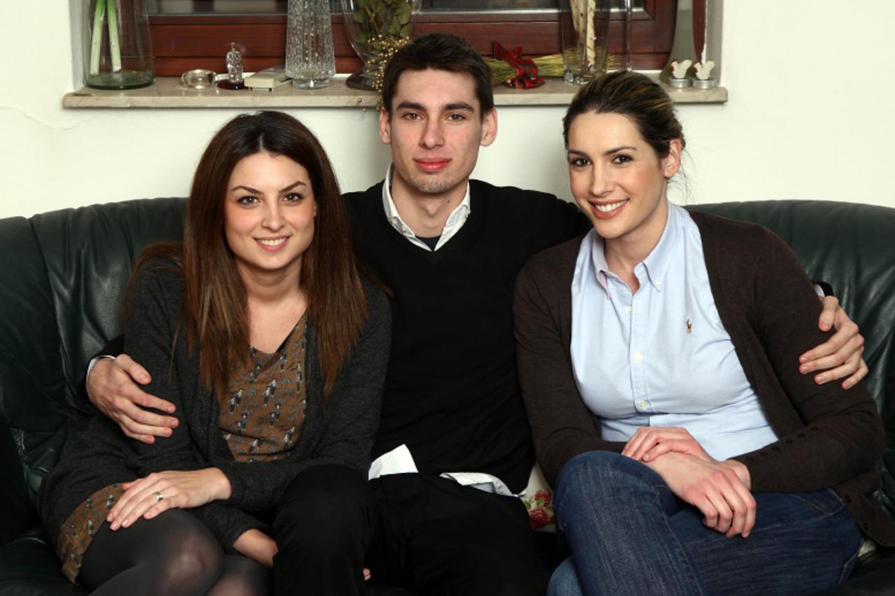 \'11.03.2011., Zagreb - Clanovi obitelji Kresimira Cosica, legende hrvatske kosarke.Ana Cosic, Iva Cosic, Petar Kresimir Cosic Photo: Davor Puklavec/PIXSELL\'