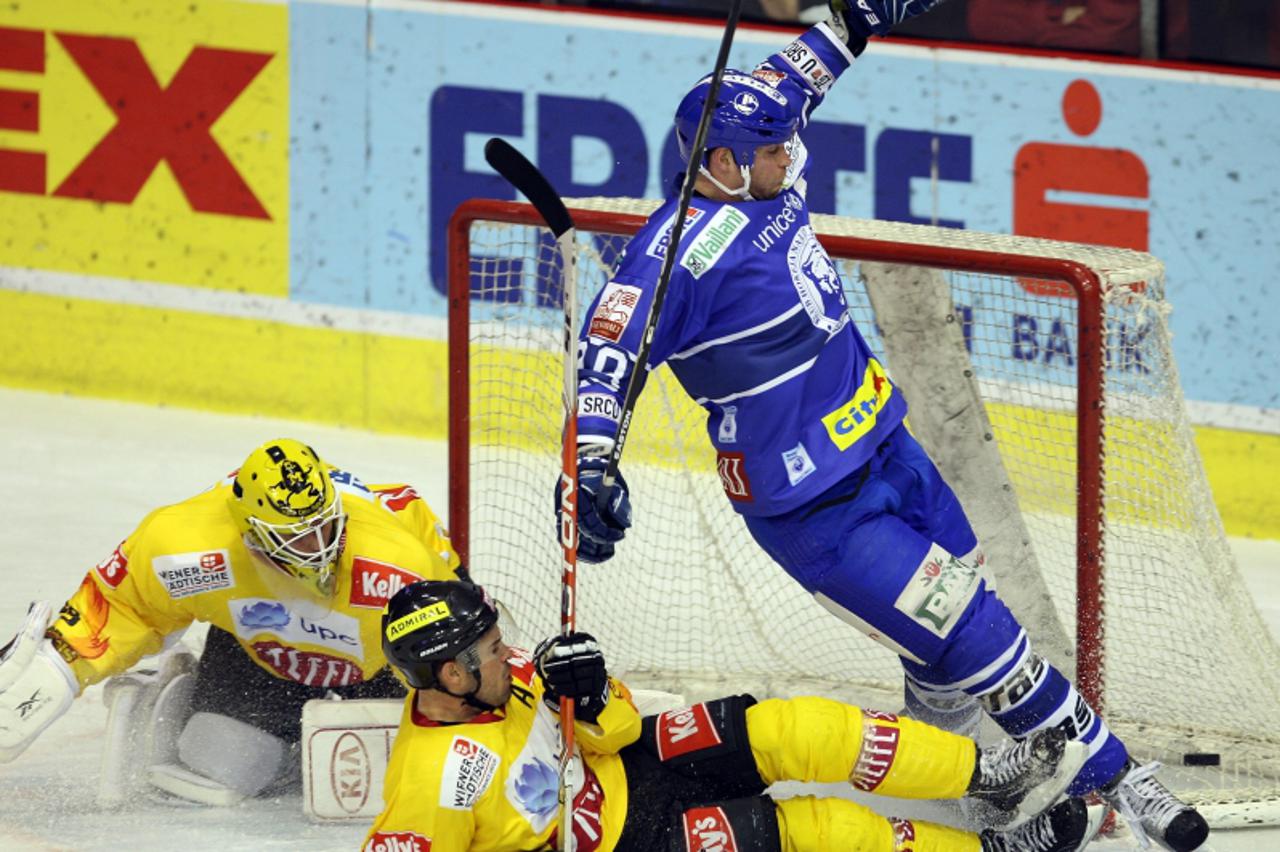 '26.12.2010.,Ledena dvorana Doma sportova,Zagreb - EBEL liga, KHL Medvescak - EV Vienna Capitals. Jurgen Penker, Dan Bjornlie, Joel Prpic Photo: Zeljko Hladika/PIXSELL'