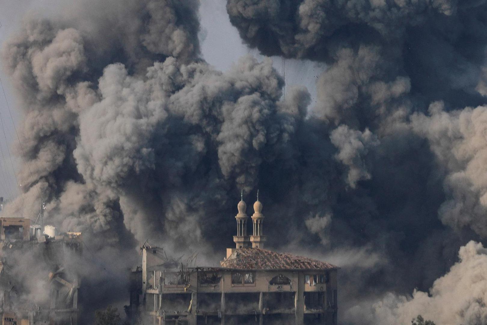 Smoke billows following Israeli strikes in Gaza City, October 11, 2023. REUTERS/Saleh Salem     TPX IMAGES OF THE DAY Photo: SALEH SALEM/REUTERS