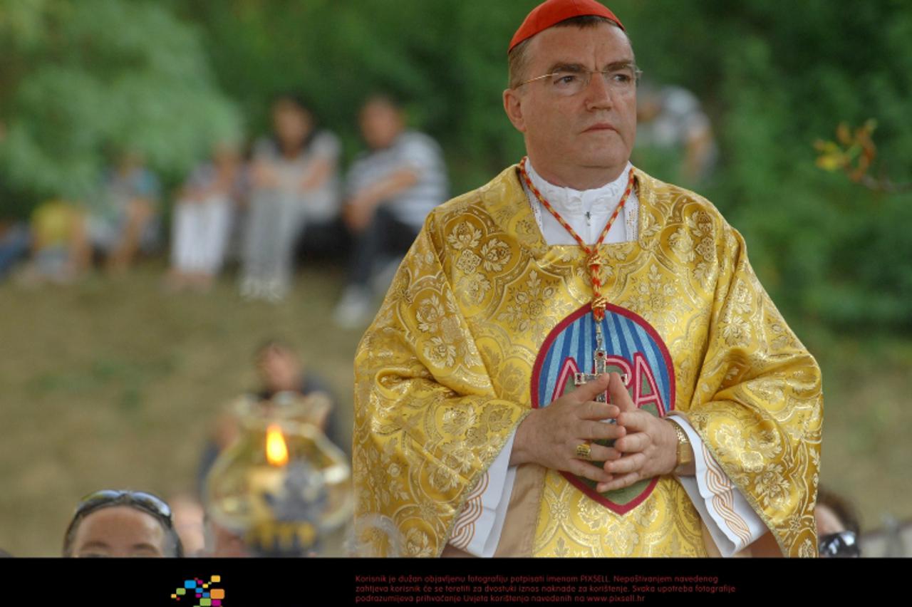 '15.08.2012., Zagreb - Vise stotina gradjana prisustvovalo je svetoj misi povodom blagana Velike Gospe, koju je odrzao kardinal Josip Bozanic u svetistu Majke Bozje Remetske.  Photo: Luka Stanzl/PIXSE