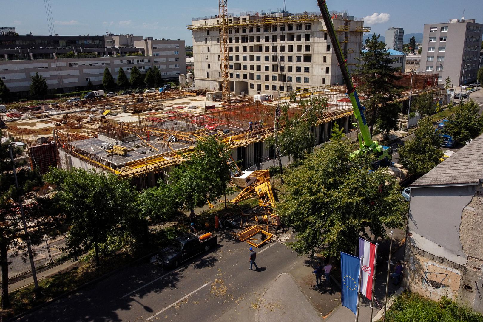 20.07.2023., Zagreb -  Uslijed strasnog nevremena i oluje u Prilazu baruna Filipovica pala je dizalica koja se ukopala u cestu. Fotografije iz zraka. Photo: Igor Kralj/PIXSELL