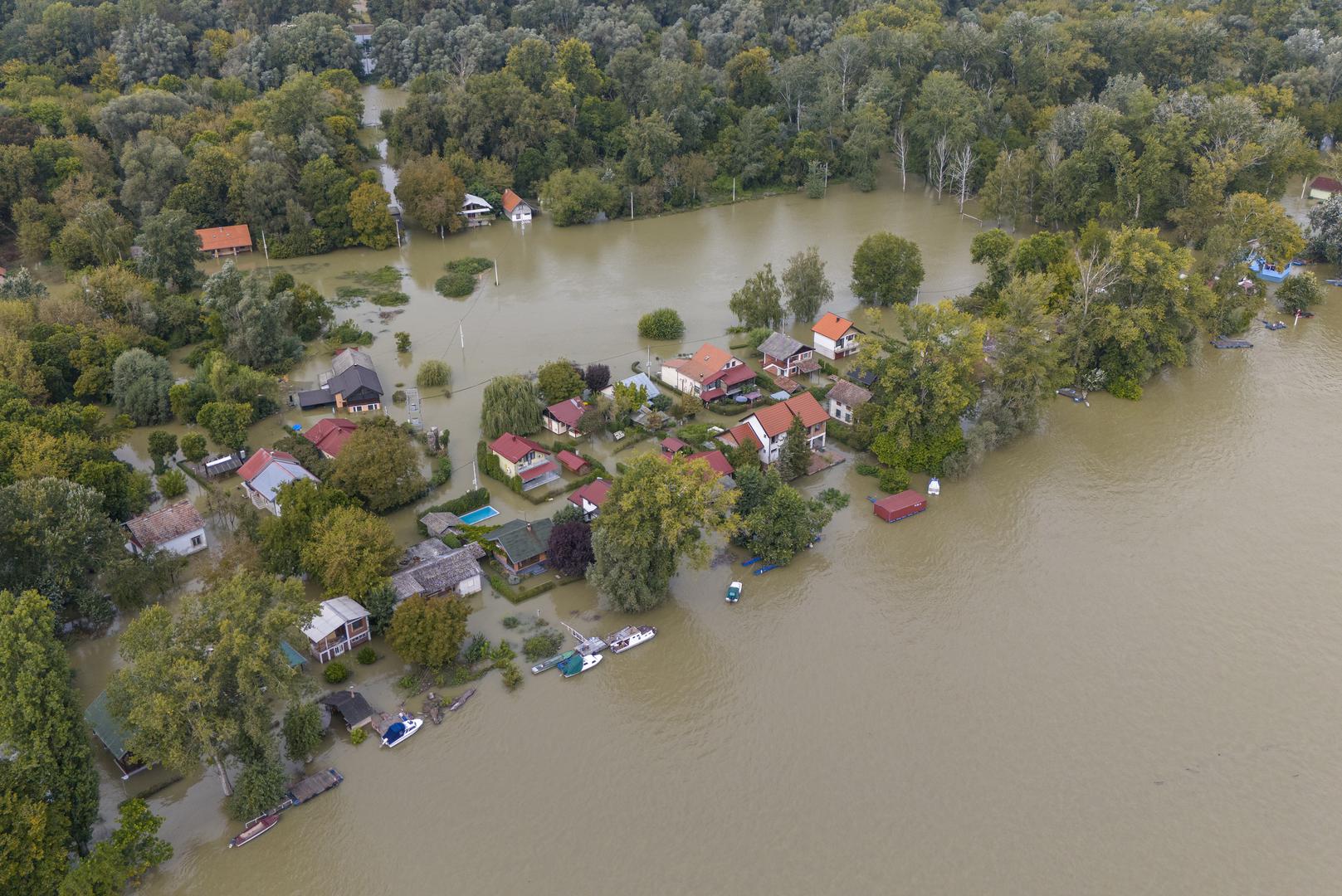 Fotoreporteri Pixsella iz zraka su snimili Zeleni otok, koje je trenutno potpuno poplavljeno. Fotografije pogledajte u našoj galeriji.