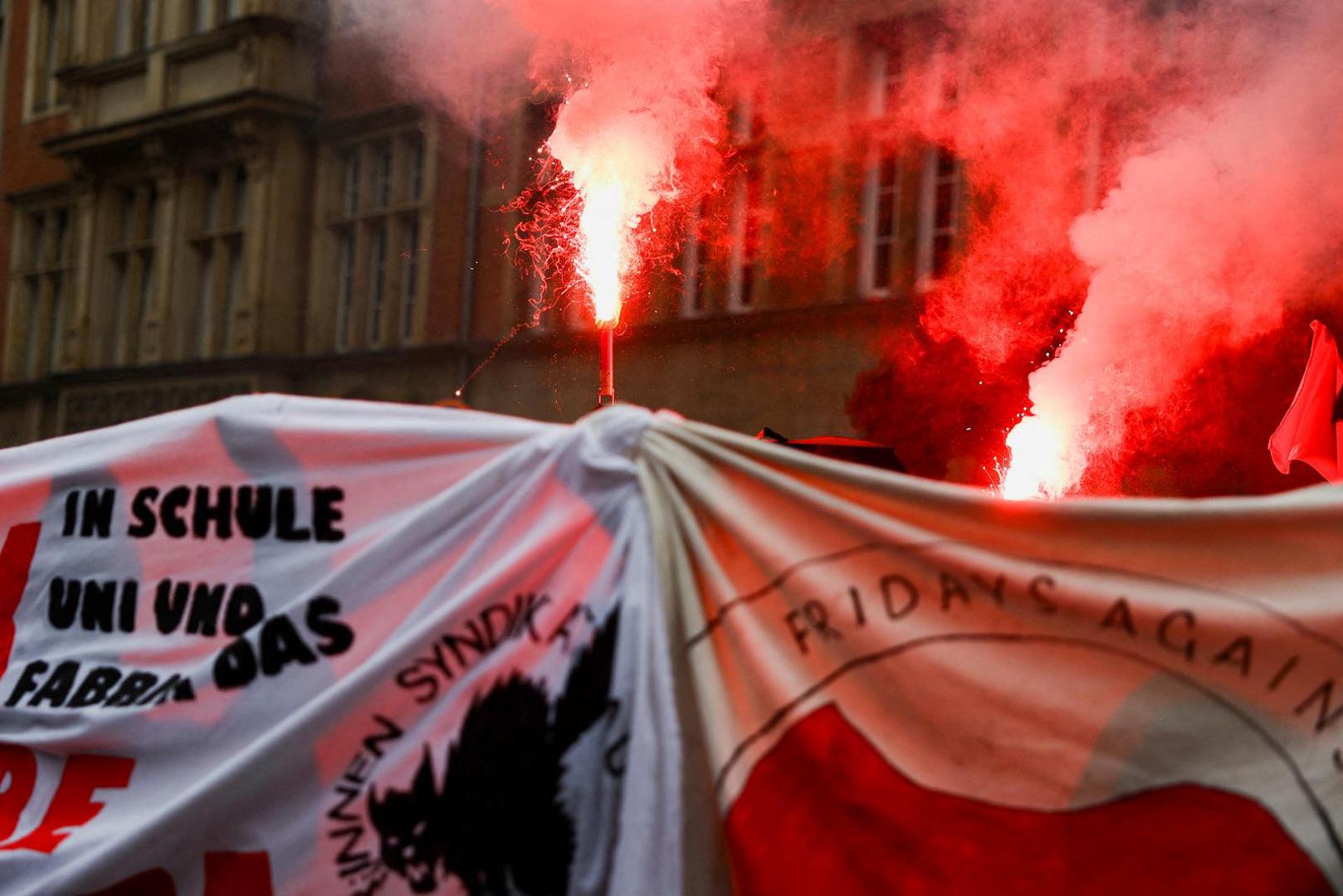 People hold flares during a protest as part of the Global Climate Strike of the movement Fridays for Future, in Berlin, Germany, March 3, 2023. REUTERS/Christian Mang     TPX IMAGES OF THE DAY Photo: CHRISTIAN MANG/REUTERS