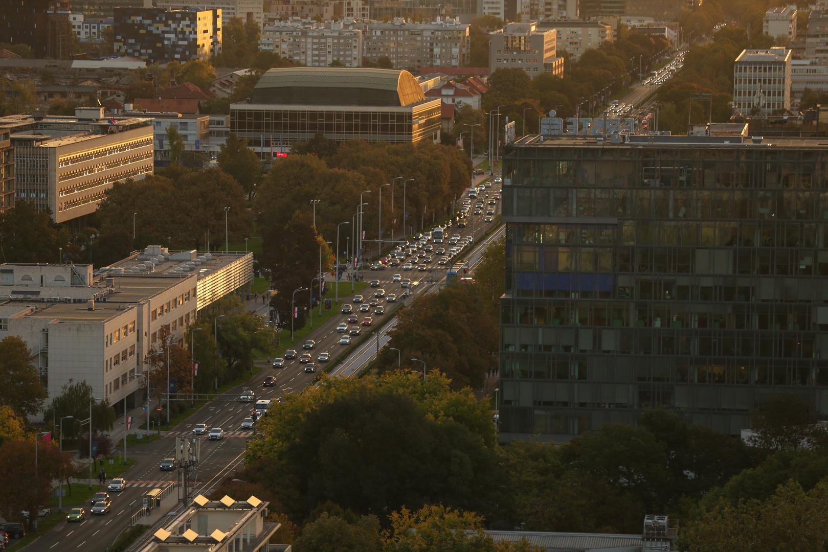 U tijeku je sanacija tramvajskog kolosijeka na raskrižju Ulice grada Vukovara i Savske ceste, a ona je potrebna kako bi se poboljšala tramvajska infrastruktura