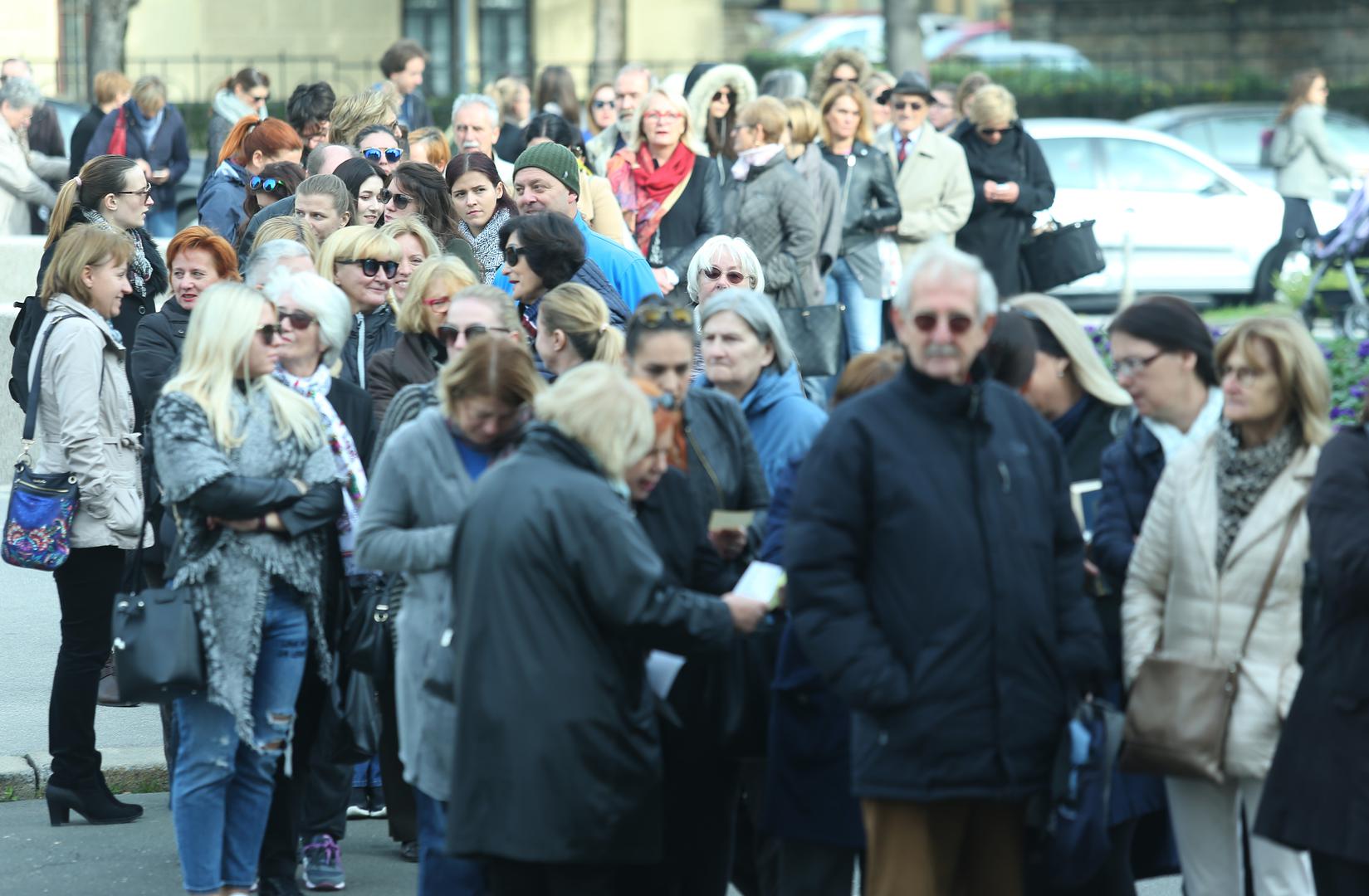 U Zagrebu tradicionalno vlada prava jagma za ulaznice koje obično planu jednom danu.