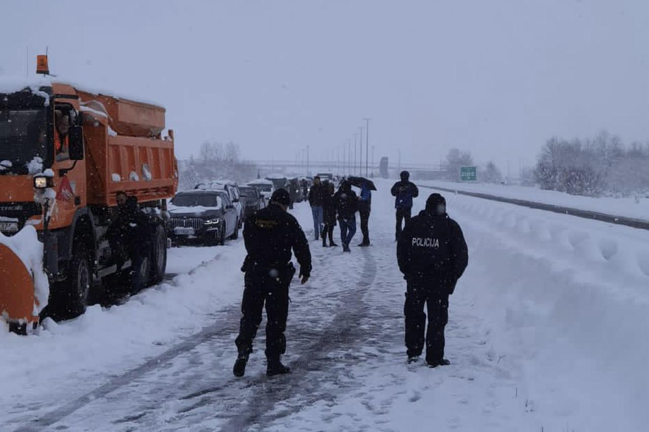 Policijska pratnja na autocesti A1