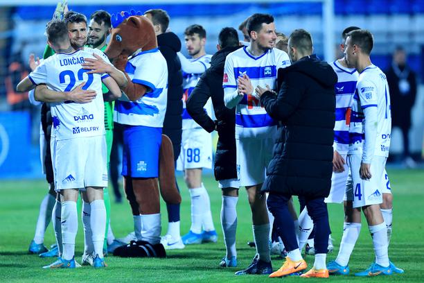 GNK Dinamo Zagreb - [HT PRVA LIGA] 1' Počinje utakmica protiv NK Rijeka!  Prebaci na Arena sport TV Hrvatska i navijaj za Dinamo! 🔵🔵💪  #VolimTeDinamo