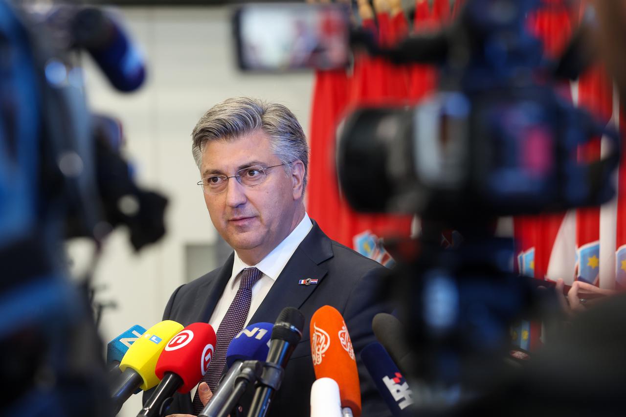 Andrej Plenković dao je izjavu medijima nakon svečanog dočeka borbenih aviona Rafale u Hrvatsku