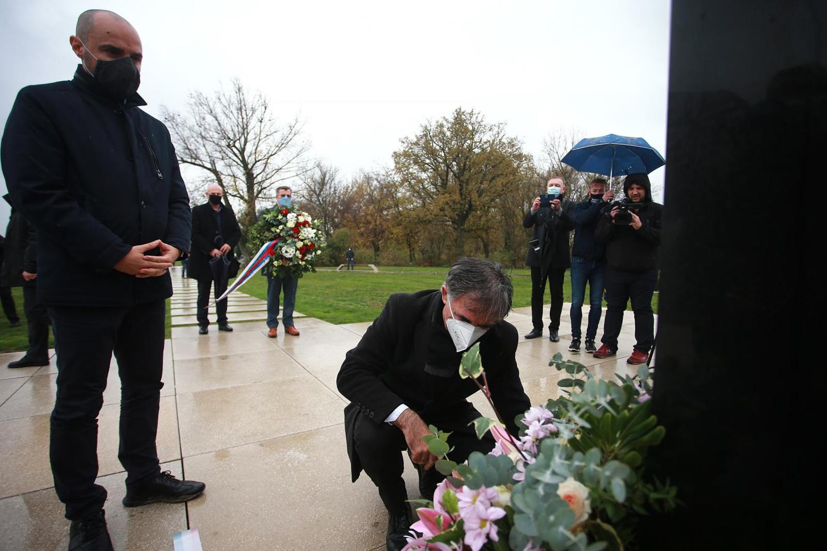 17.11.2020., Ovcara, Vukovar - Clanovi Srpskog narodnog vijeca Milorad Pupovac, potpredsjednik Vlade RH Boris Milosevic i izaslanik Predsjednika Vlade Srbije Veran Matic odali su pocast zrtvama rata. 
Photo: PIXSELL