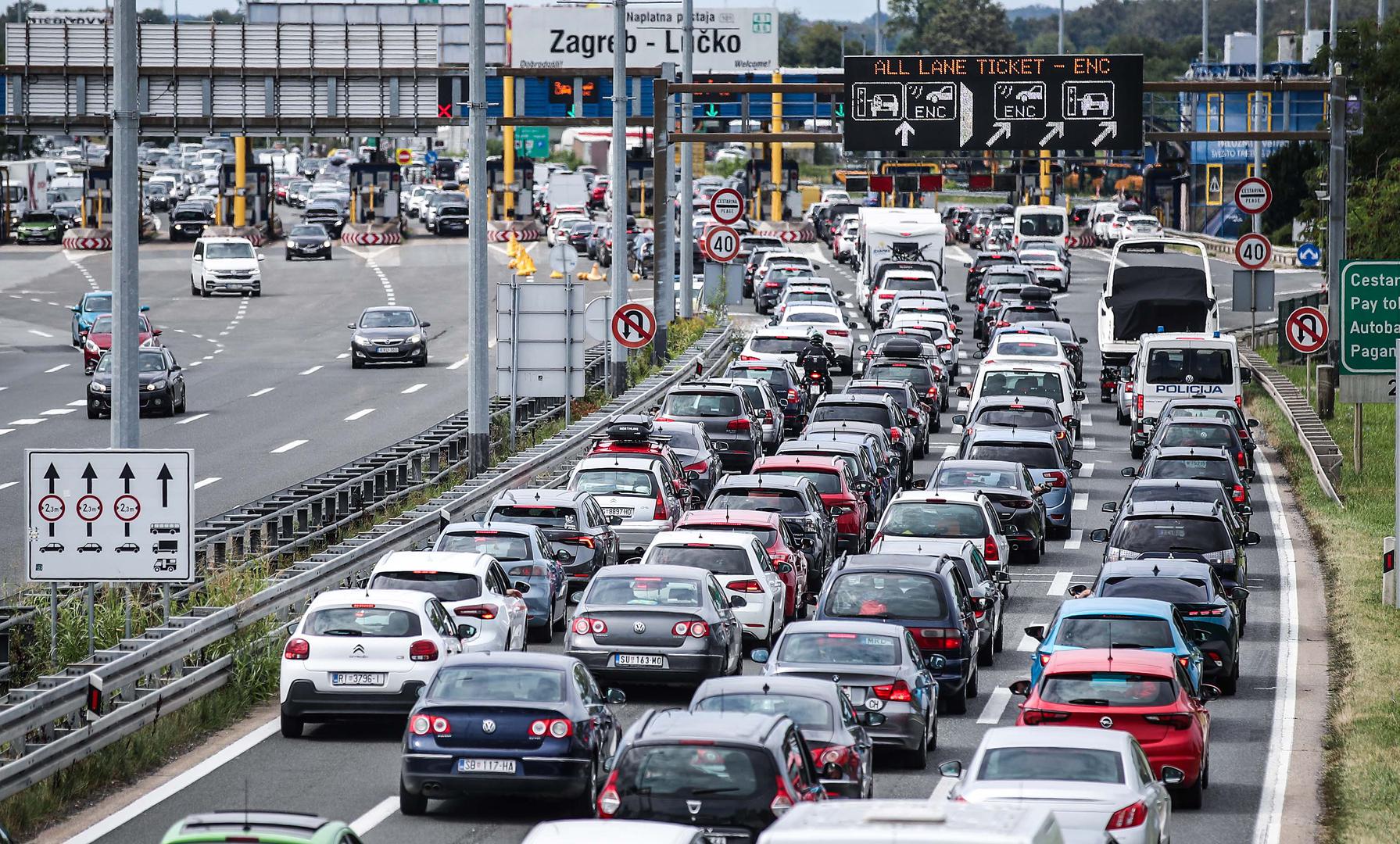 03.08.2024.., Zagreb - Prometne guzve na naplatnoj postaji Lucko. Photo: Slavko Midzor/PIXSELL