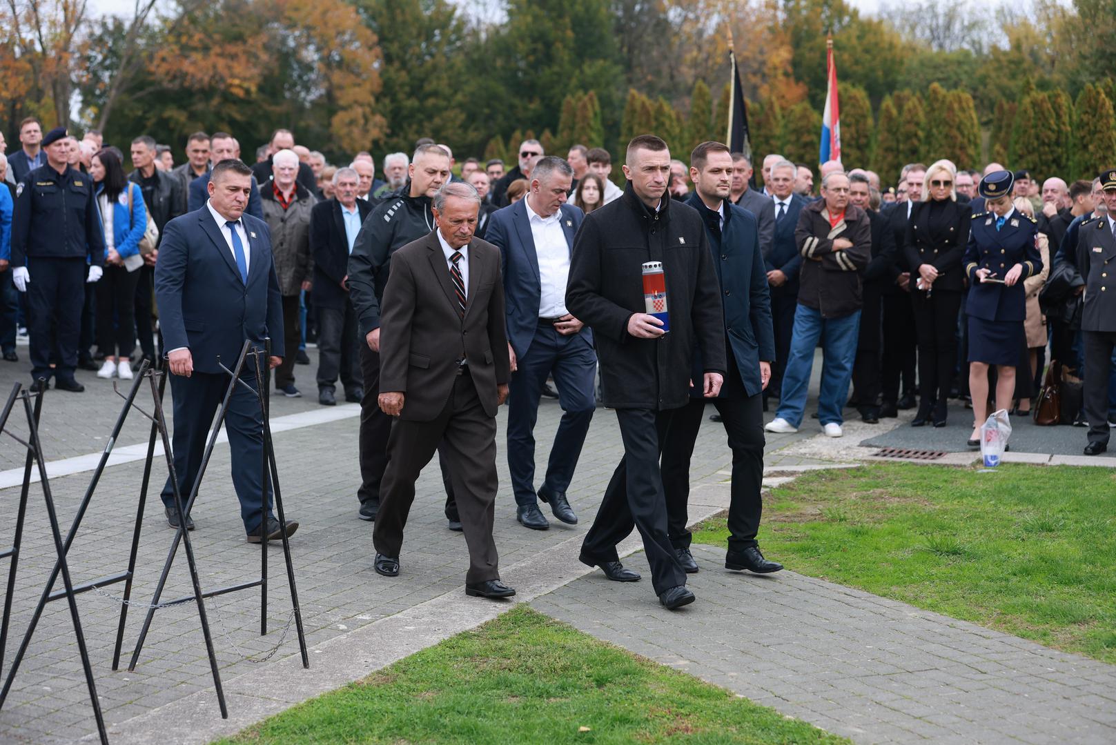 16.10.2024., Vukovar - Memorijalno groblje zrtava iz Domovinskog rata, Obilježavanje 33. godisnjice pogibije general-bojnika Blage Zadre i pukovnika Alfreda Hilla. Program obiljezavanja zapoceo je polaganjem vijenaca na mjesta vjecnih pocivalista general-bojnika Blage Zadre i pukovnika Alfreda Hilla. Photo: Davor Javorovic/PIXSELL