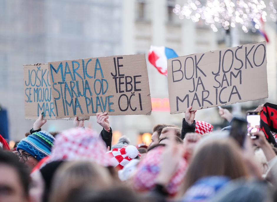 Zagreb: Trg prepun navijača koji su spremni za doček Vatrenih