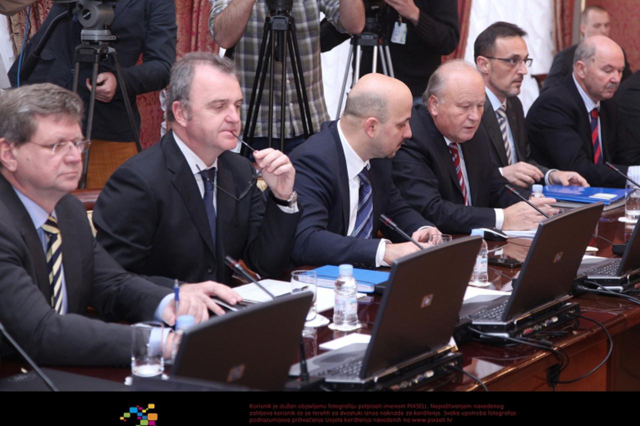 '19.01.2012., Zagreb - U Banskim dvorima odrzana redovita sjednica Vlade RH. Mirando Mrsic, Veljko Ostojic, Slavko Linic, Gordan Maras; Tihomir Jakovina. Photo: Patrik Macek/PIXSELL'