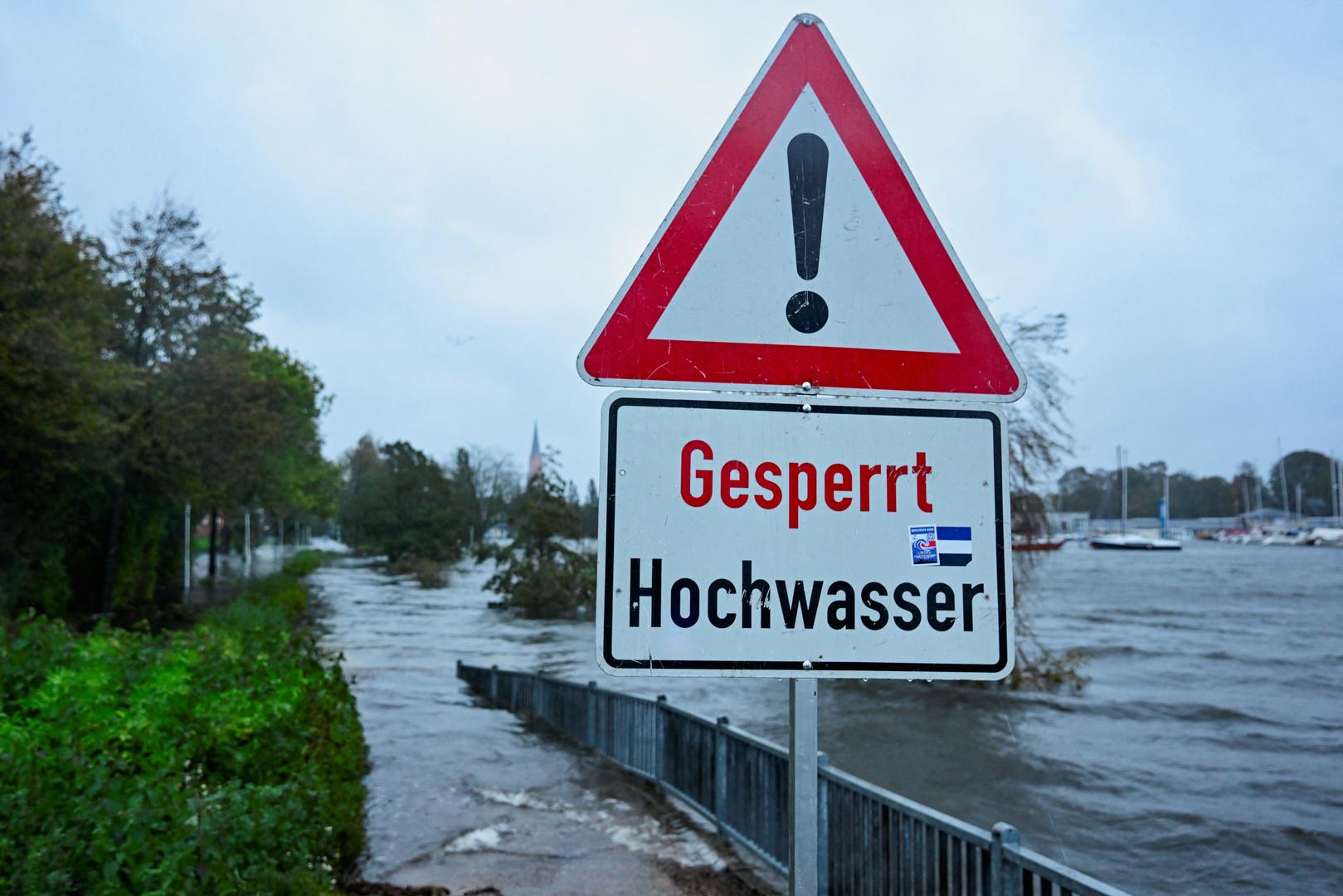 A sign informing of a closed area due to flooding is pictured as the Baltic Sea coast is hit by heavy storms, in Schleswig, northern Germany, October 20, 2023.  REUTERS/Fabian Bimmer Photo: Fabian Bimmer/REUTERS