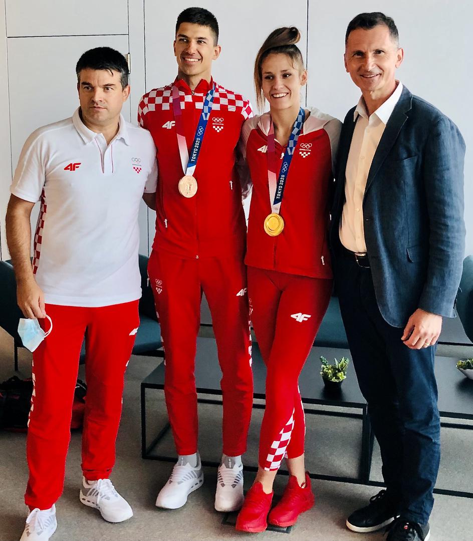 U svojstvu potpredsjednika Hrvatskog taekwondo saveza s izbornikom Tonijem Tomasom i osvajačima zlatne olimpijske medalje (Matea Jelić) i brončane olimpijske medalje (Toni Kanaet), 2020.