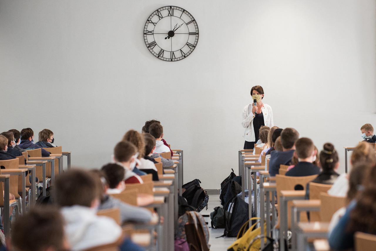 Secondary School Reopens during Covid-19 - Lille