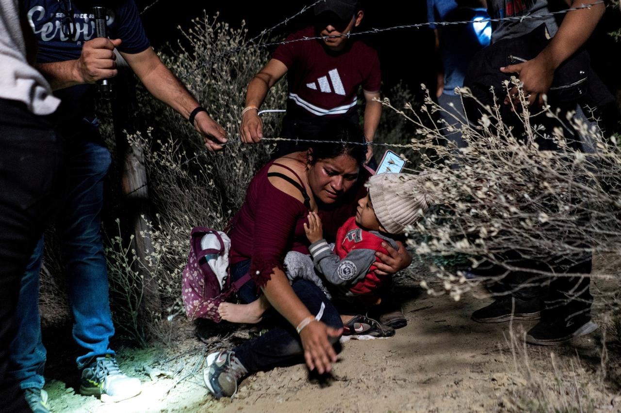 FILE PHOTO: Migrants cross the Rio Grande river in Roma, Texas