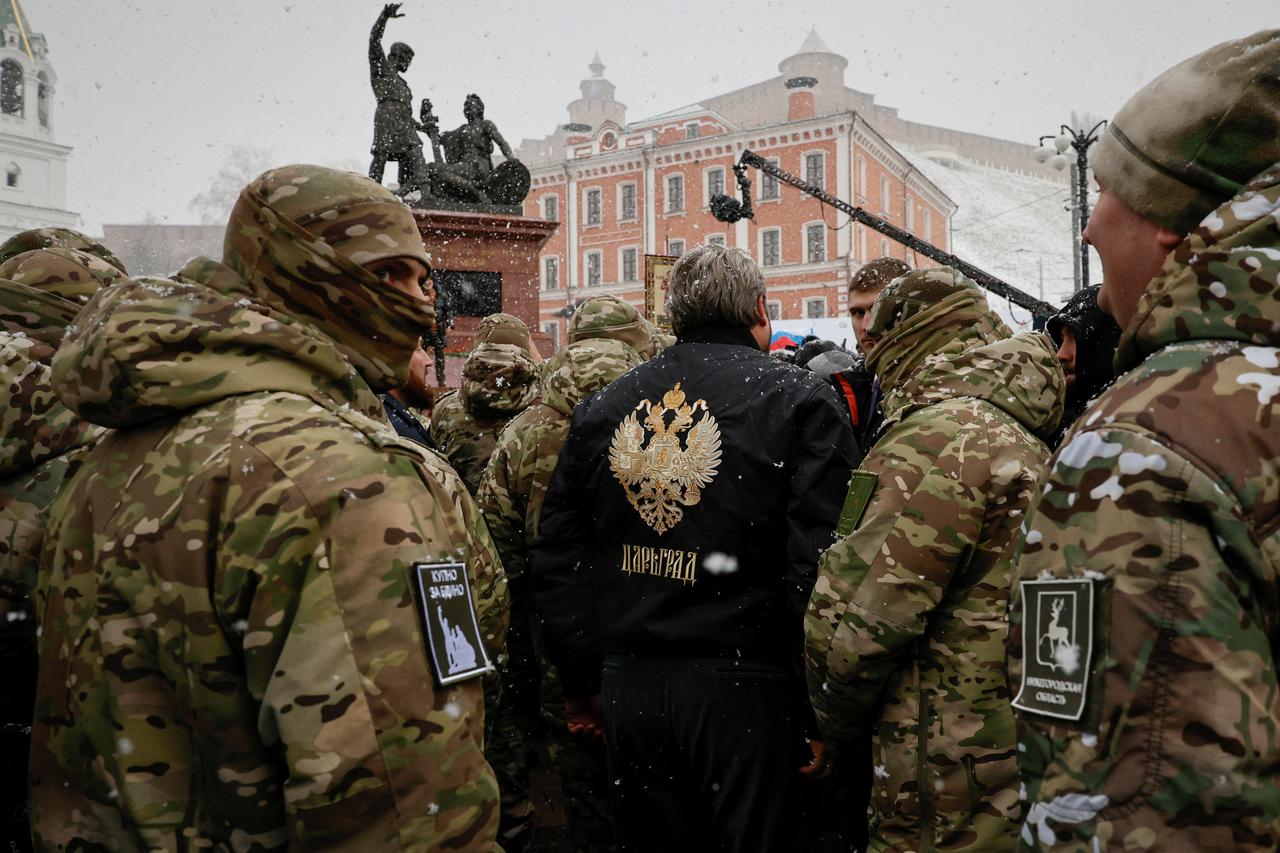 Russian soldiers mark National Unity Day in Nizhny Novgorod and depart for garrison locations