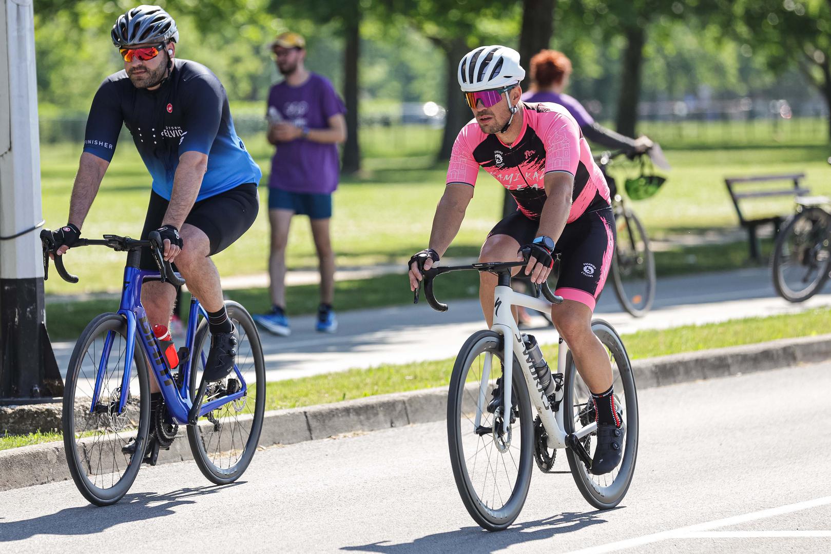 Bicikliranje: Kad ste posljednji put na sunce izvukli bicikl? Ako želite bolje izgledati i dobro se osjećati, to biste svakako trebali učiniti. Dok pedalirate, zapravo i nemate osjećaj da vježbate, a nakon nekog vremena primijetit ćete da su vam noge i stražnjica čvrsti i lijepo oblikovani.