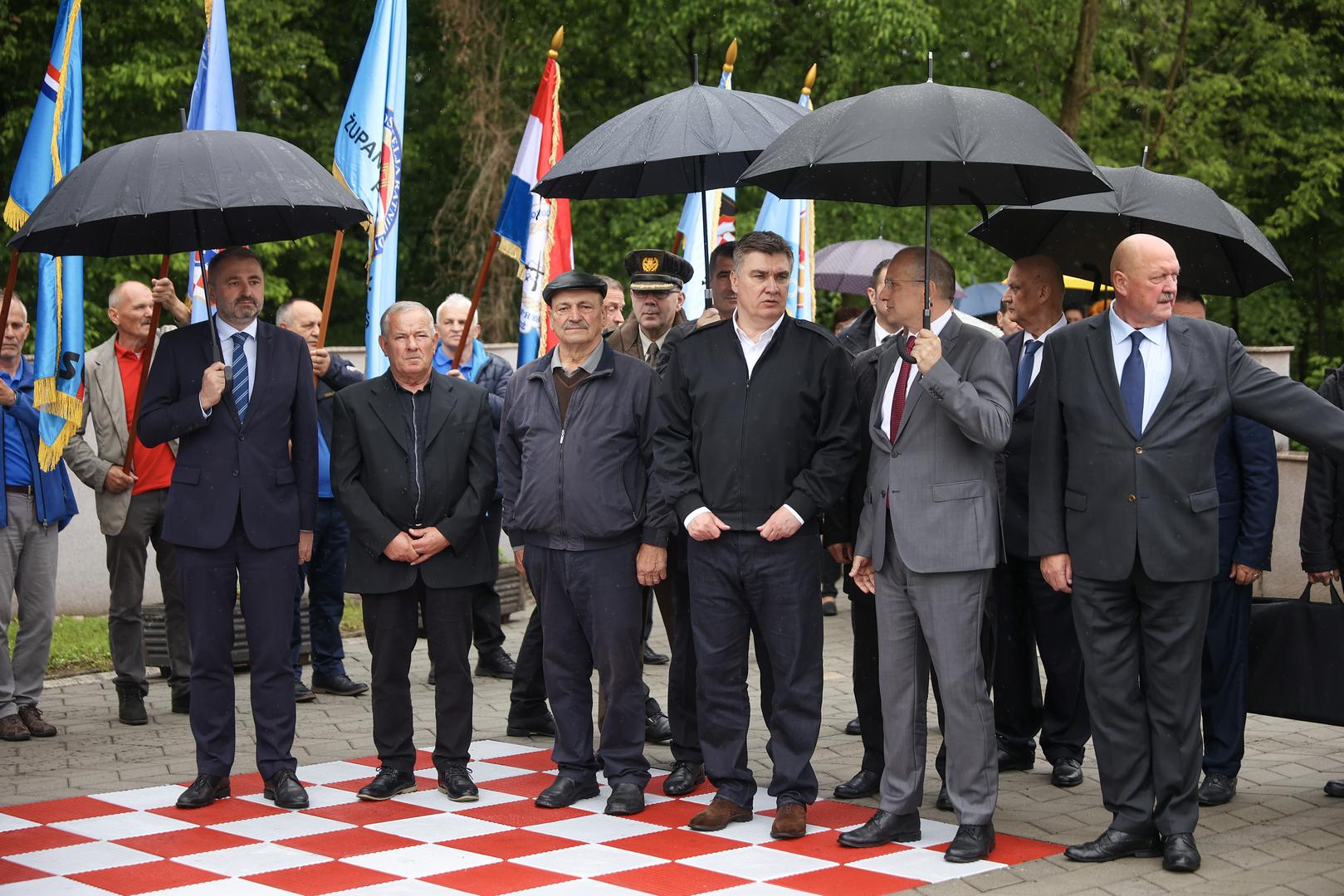 15.05.2023., Usora, Bosna i Hercegovina - Predsjednik Republike Hrvatske Zoran Milanovic polozio je vijenac i zapalio svijecu ispred Spomen obiljezja svim poginulim braniteljima Usore. Photo: Armin Durgut/PIXSELL