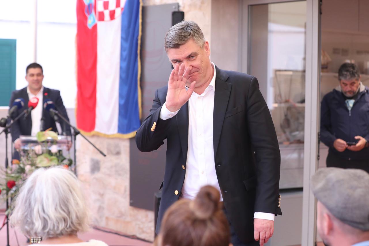 Zoran Milanović posjetio Milnu gdje je nazočio otvaranju Interpretacijskog centra maritimne povijesti