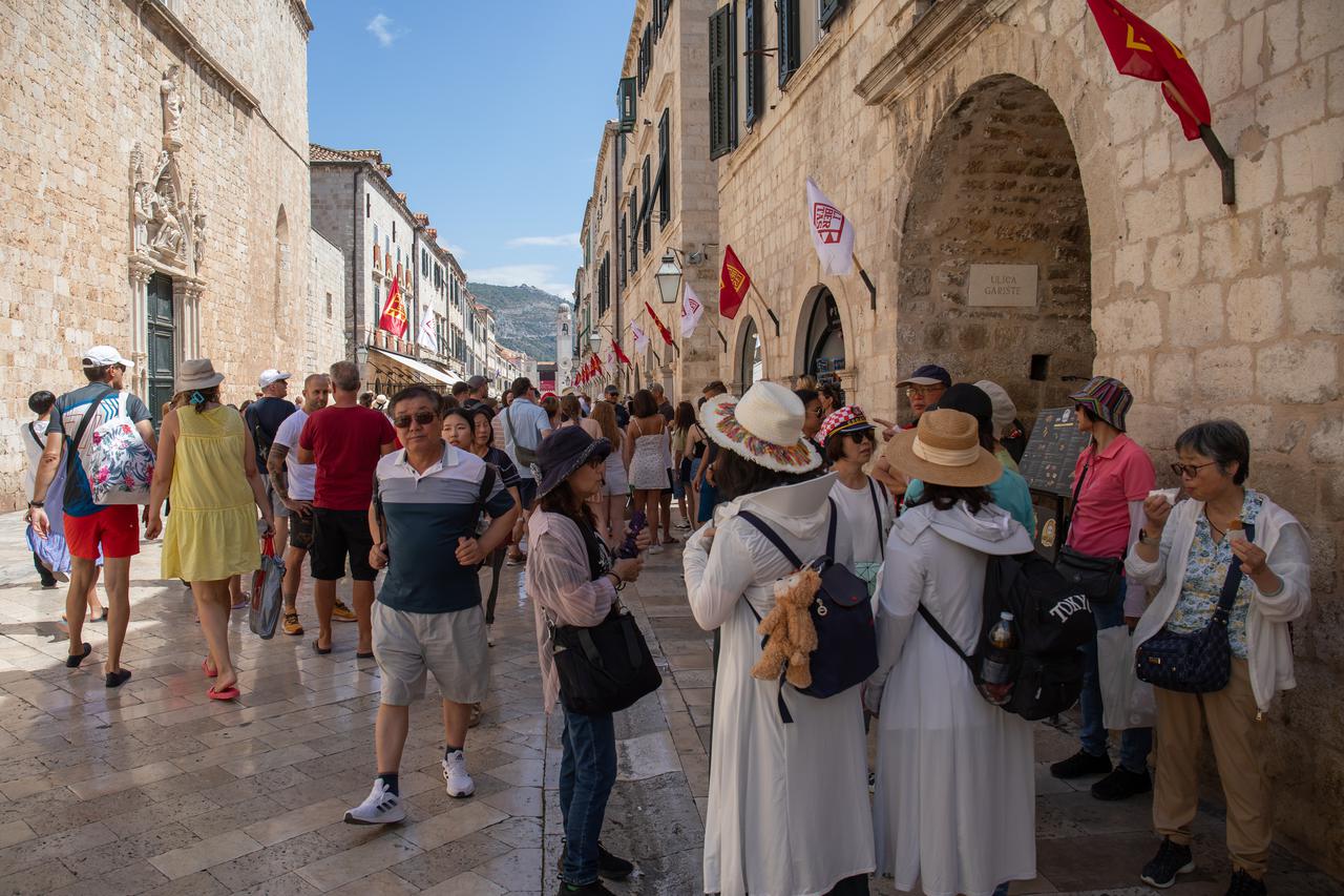 Dubrovnik: Turisti u obilasku gradskih znamenitosti