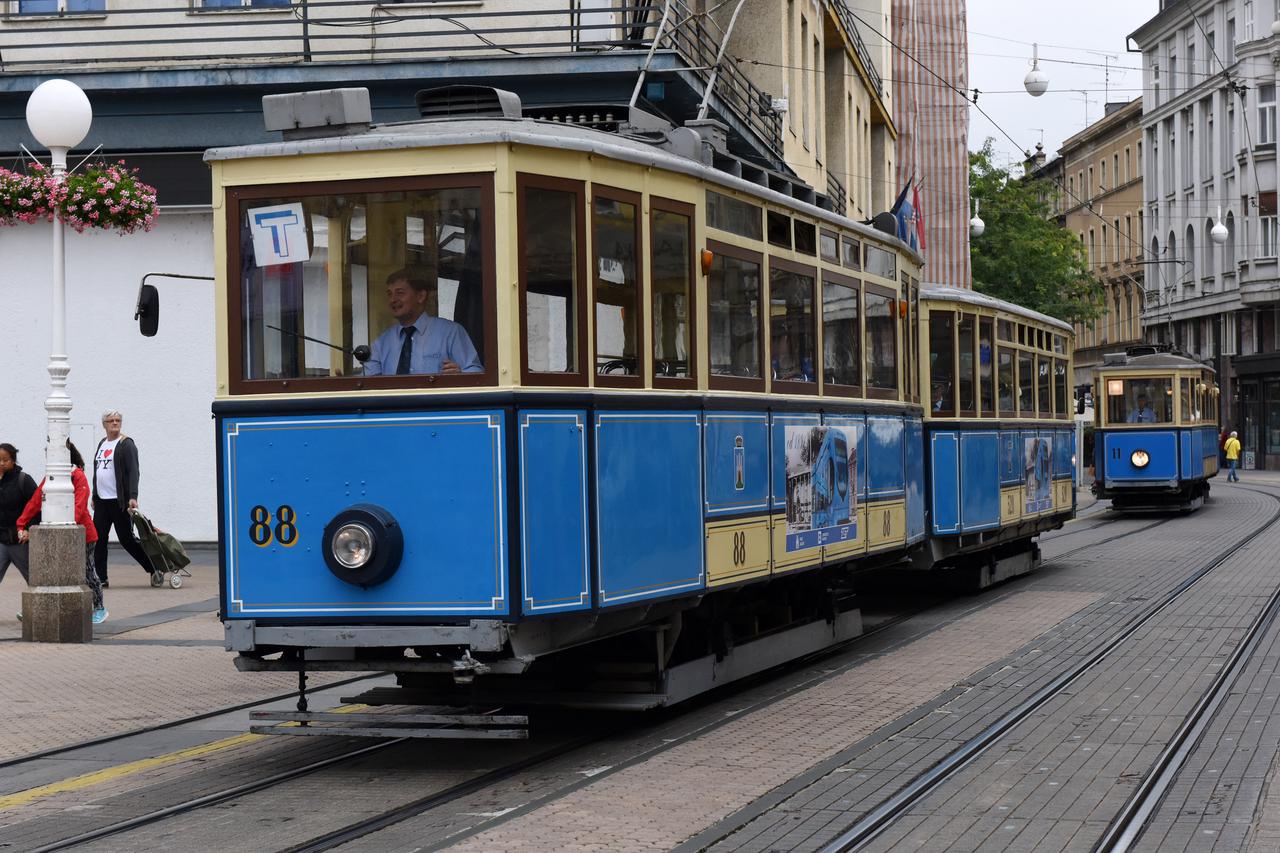 05.09.2015., Zagreb - Na zagrebackom Trgu bana Jelacica u povodu 124. obljetnice svog postojanja Zagrebacki elektricni tramvaj pokazao je gradjanima stare tramvaje i predstavio najstarije vozace, te omogucio svima da se provozaju kao nekad. Photo: Davor V