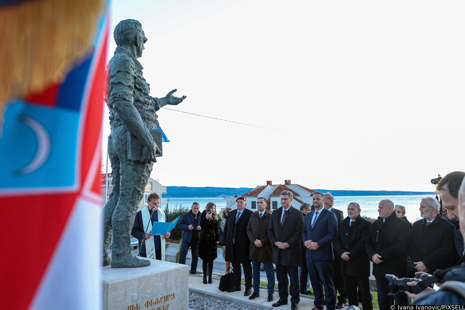 07.12.2023., Podstrana - Predsjednik Vlade Andrej Plenkovic sudjelovao je na svecanosti otkrivanja spomenika dr. Franji Tudjmanu u parku Petricevo u Podstrani.  Photo: Ivana Ivanovic/PIXSELL