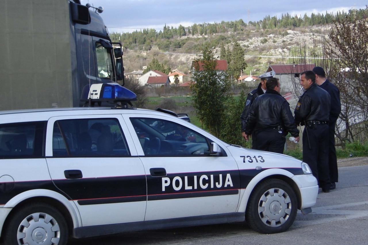 policija